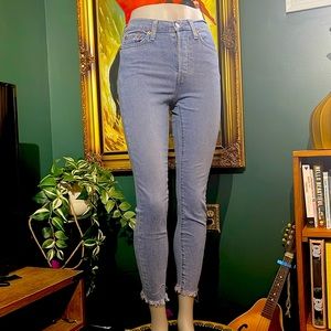 Levi’s high rise wedgie skinny jeans. 26